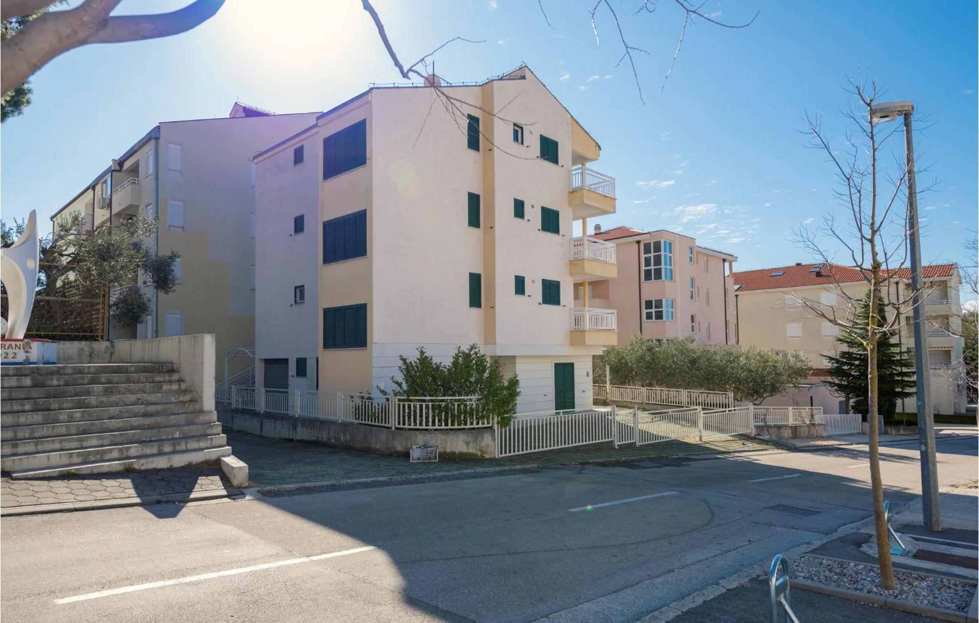 1 Bedroom Beautiful Apartment In Baška Voda Екстериор снимка