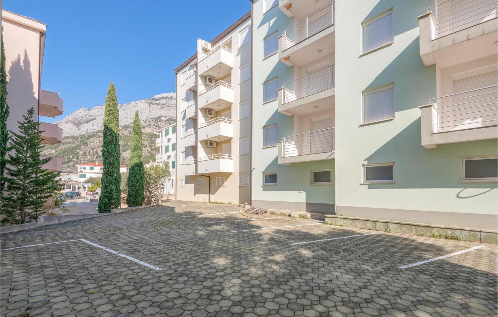 1 Bedroom Beautiful Apartment In Baška Voda Екстериор снимка