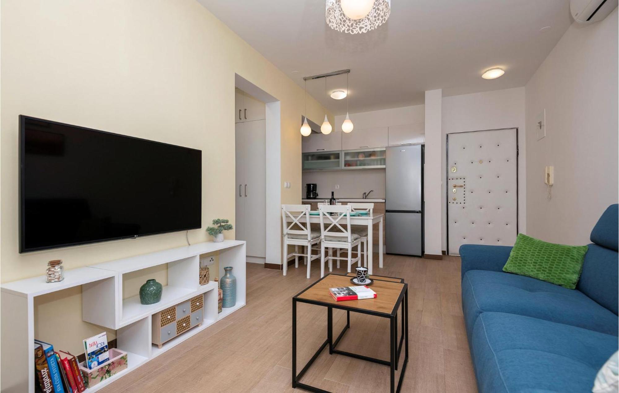 1 Bedroom Beautiful Apartment In Baška Voda Екстериор снимка