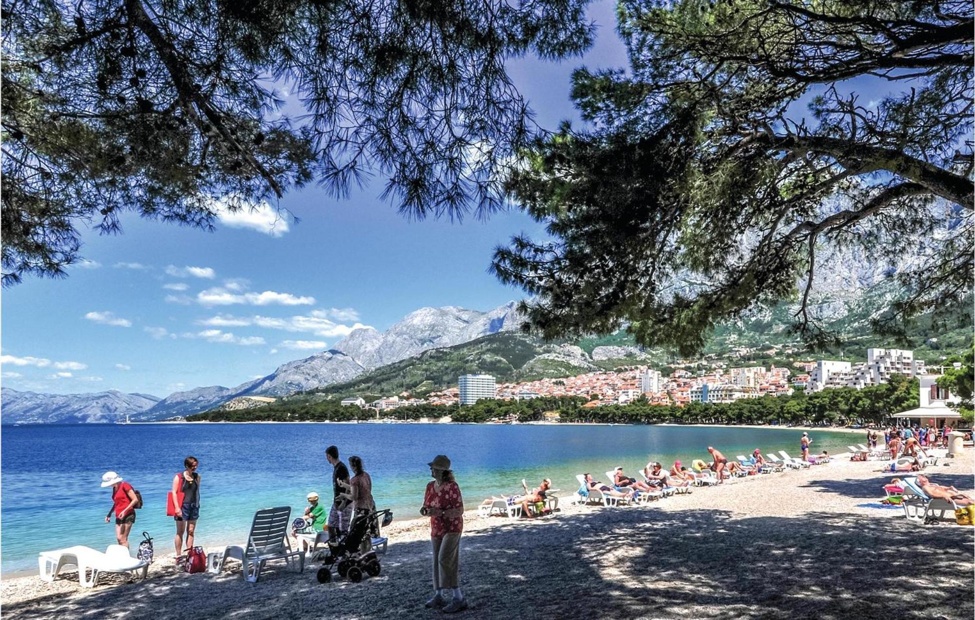 1 Bedroom Beautiful Apartment In Baška Voda Екстериор снимка