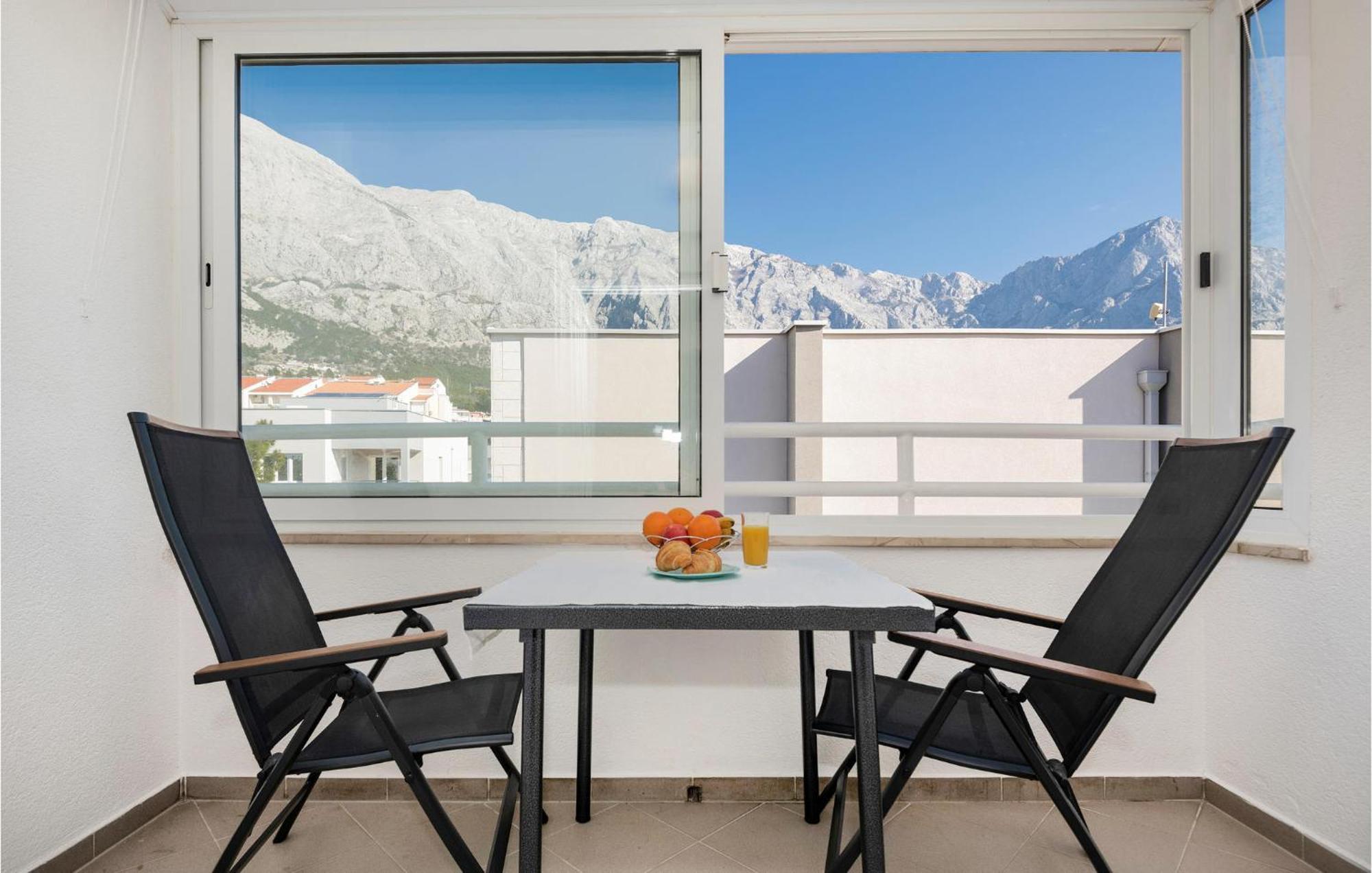 1 Bedroom Beautiful Apartment In Baška Voda Екстериор снимка