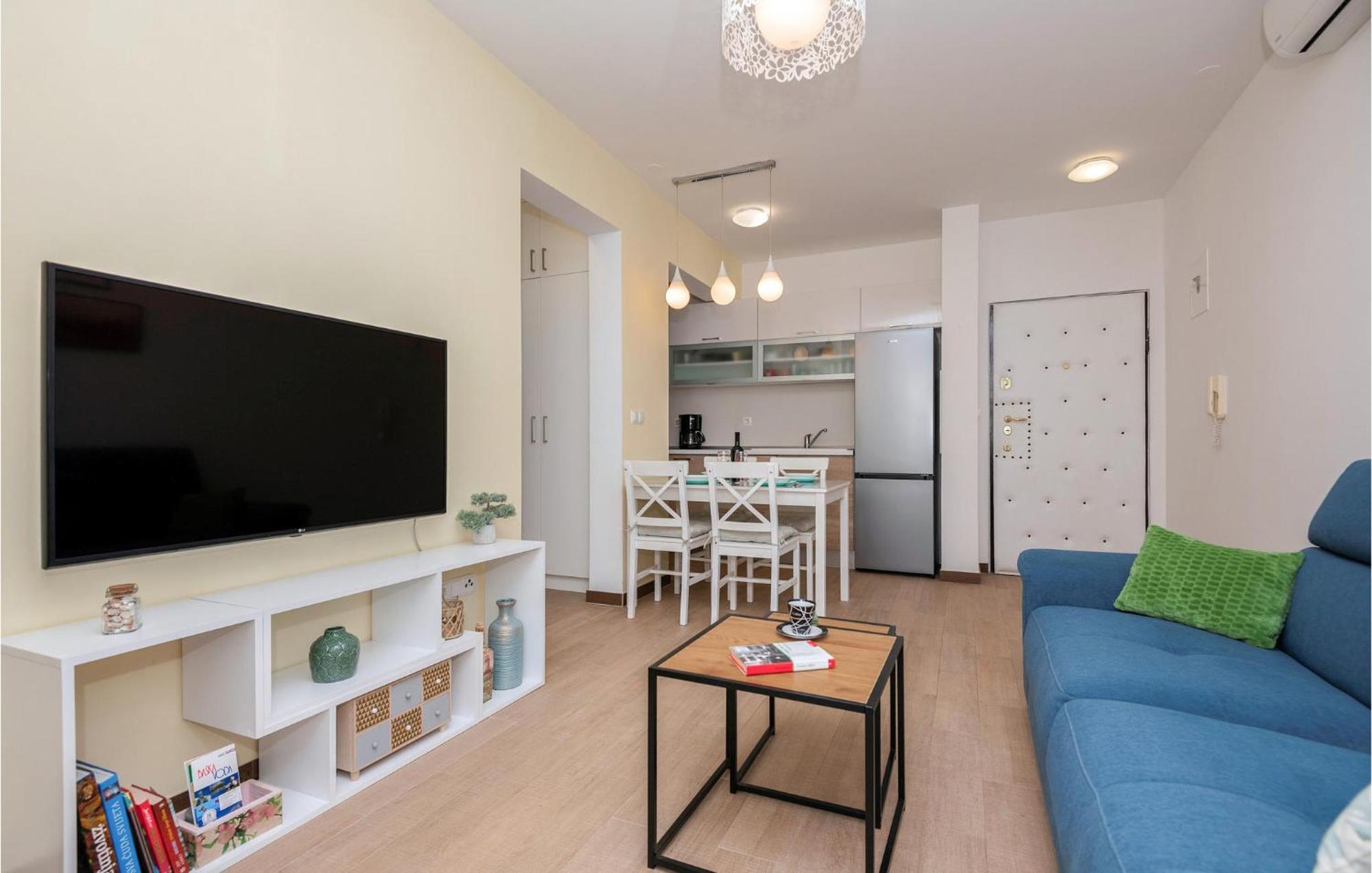 1 Bedroom Beautiful Apartment In Baška Voda Екстериор снимка